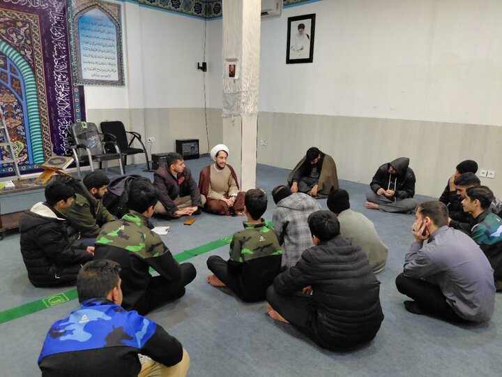 نشست مسئول تهذیب حوزه علمیه مفیدیه سیرجان با طلاب