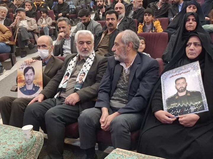 تصاویر/ویژه برنامه«شاهرگ عزت»به مناسبت سالگرد شهادت حاج قاسم سلیمانی و ابومهدی المندس درکاشان