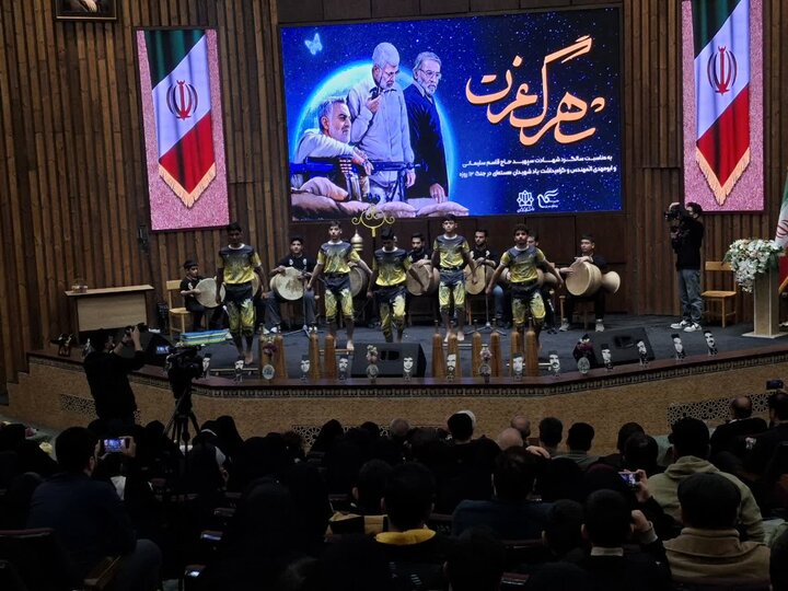 تصاویر/ویژه برنامه«شاهرگ عزت»به مناسبت سالگرد شهادت حاج قاسم سلیمانی و ابومهدی المندس درکاشان