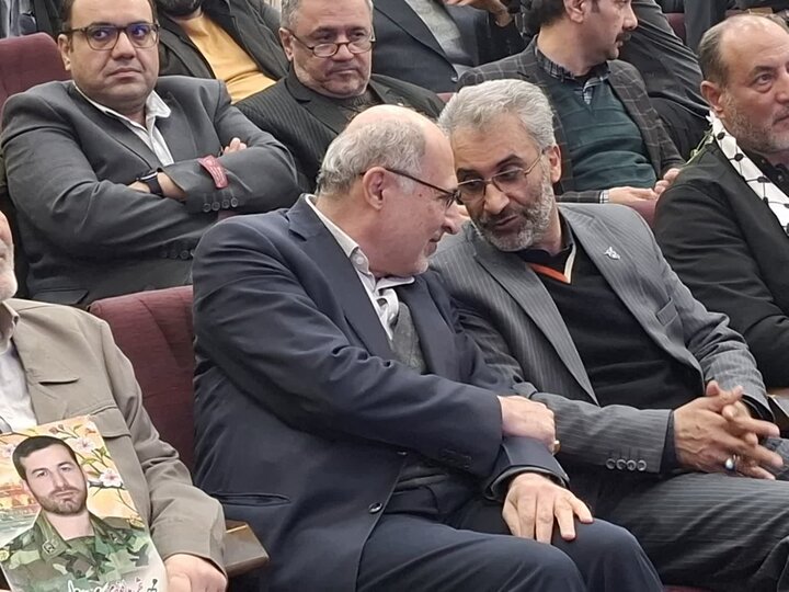 تصاویر/ویژه برنامه«شاهرگ عزت»به مناسبت سالگرد شهادت حاج قاسم سلیمانی و ابومهدی المندس درکاشان