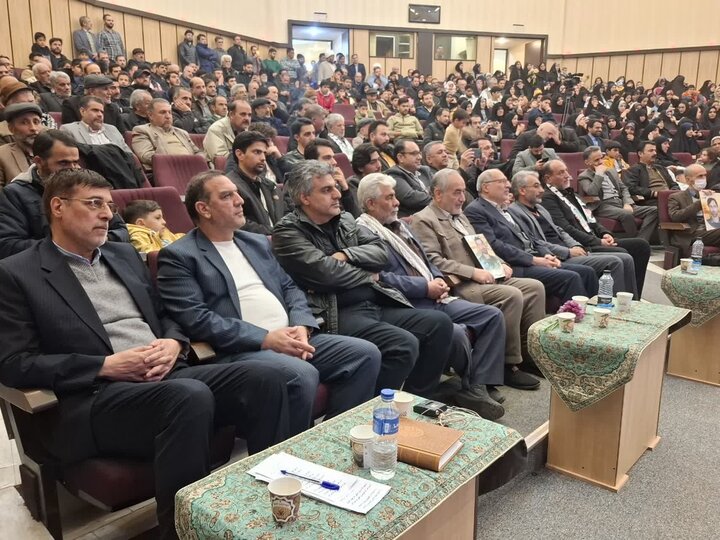 تصاویر/ویژه برنامه«شاهرگ عزت»به مناسبت سالگرد شهادت حاج قاسم سلیمانی و ابومهدی المندس درکاشان