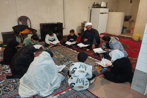 برپایی کلاس‌های آموزش قرآن و نماز در هریل‌آباد بیستون با استقبال گسترده+عکس