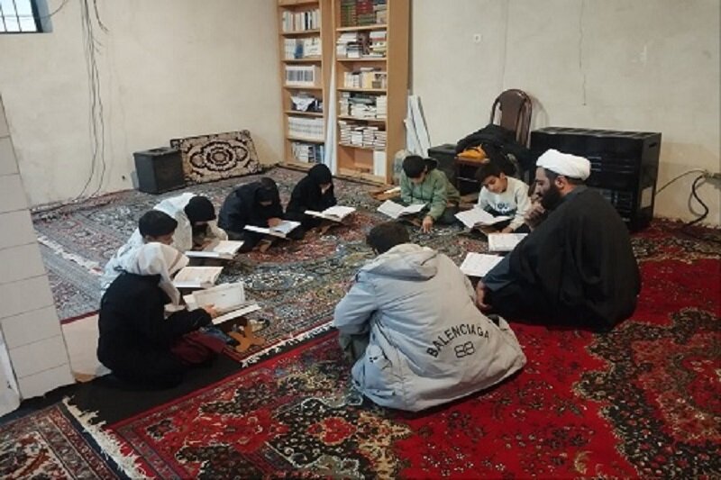 برپایی کلاس‌های آموزش قرآن و نماز در هریل‌آباد بیستون با استقبال گسترده+عکس