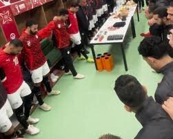 Jugadores egipcios, incluido Salah, recitaron el Corán antes del partido contra Zimbabue