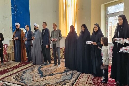 تجلیل از فعالان و دانش‌آموزان کانون آل رسول(ص) روستای سرماج بیستون+عکس