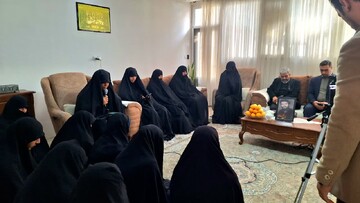 دیدار مدیر جامعه‌الزهرا سلام‌الله‌علیها با خانواده شهید آقایی