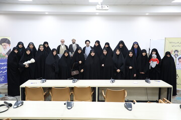 تجلیل از ۵۴ طلبه استعداد برتر حوزه علمیه خواهران یزد +عکس