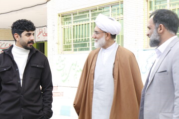 بررسی دغدغه‌های فرهنگی هنرستان امام خمینی(ره) بم با حضور معاون تبلیغ استان کرمان+ عکس