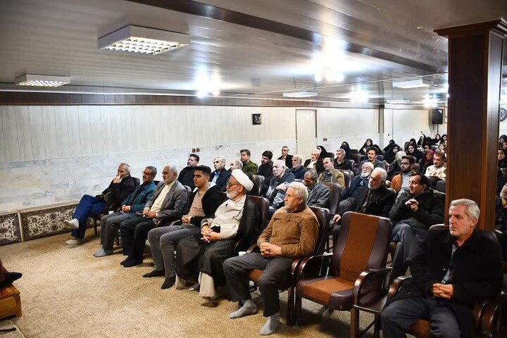 تصاویر/ سلسله نشست های تفسیر قرآن کریم در خوی