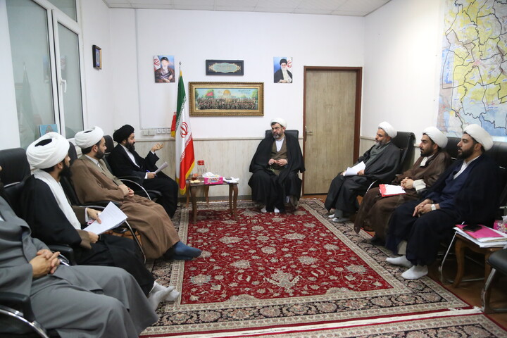 تصاویر/نشست کادر معاونت تهذیب حوزه علمیه خوزستان با مدیر حوزه علمیه خوزستان
