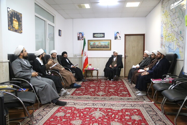 تصاویر/نشست کادر معاونت تهذیب حوزه علمیه خوزستان با مدیر حوزه علمیه خوزستان