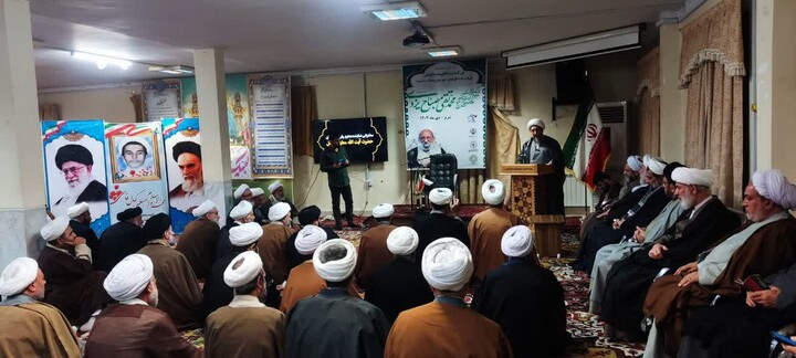 مراسم بزرگداشت آیت الله مصباح یزدی (ره) در مدرسه علمیه ولیعصر(عج)تبریز