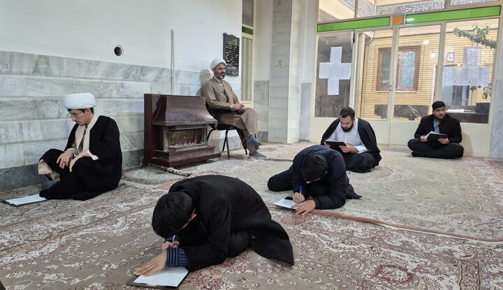 تصاویر/ امتحانات پایان ترم اول سال تحصیلی ۱۴۰۵ - ۱۴۰۴ طلاب مدرسه علمیه باب‌العلم اسلامی آیت‌الله اعتمادی کاشان