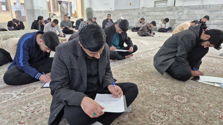 تصاویر/ امتحانات پایان ترم اول سال تحصیلی ۱۴۰۵ - ۱۴۰۴ طلاب مدرسه علمیه باب‌العلم اسلامی آیت‌الله اعتمادی کاشان