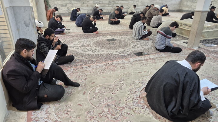 تصاویر/ امتحانات پایان ترم اول سال تحصیلی ۱۴۰۵ - ۱۴۰۴ طلاب مدرسه علمیه باب‌العلم اسلامی آیت‌الله اعتمادی کاشان