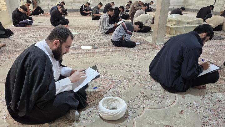 تصاویر/ امتحانات پایان ترم اول سال تحصیلی ۱۴۰۵ - ۱۴۰۴ طلاب مدرسه علمیه باب‌العلم اسلامی آیت‌الله اعتمادی کاشان