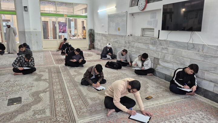 تصاویر/ امتحانات پایان ترم اول سال تحصیلی ۱۴۰۵ - ۱۴۰۴ طلاب مدرسه علمیه باب‌العلم اسلامی آیت‌الله اعتمادی کاشان