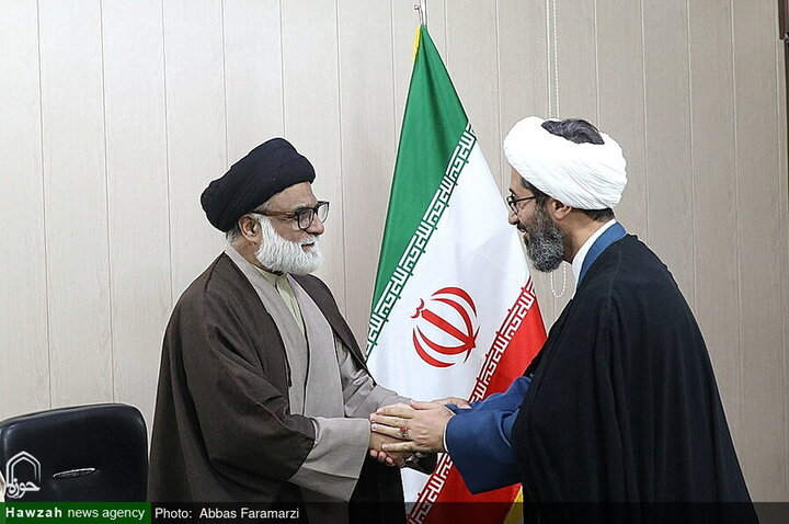 رئيس مجمع علماء أهل البيت (عليهم السلام) والمشرف الأعلى لجامعة الإمام الرضا (عليه السلام) في باكستان يزور "وكالة أنباء الحوزة"