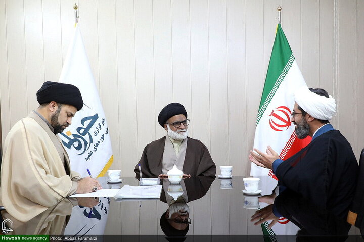 رئيس مجمع علماء أهل البيت (عليهم السلام) والمشرف الأعلى لجامعة الإمام الرضا (عليه السلام) في باكستان يزور "وكالة أنباء الحوزة"