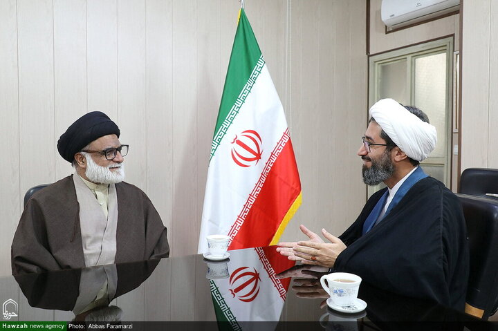 رئيس مجمع علماء أهل البيت (عليهم السلام) والمشرف الأعلى لجامعة الإمام الرضا (عليه السلام) في باكستان يزور "وكالة أنباء الحوزة"