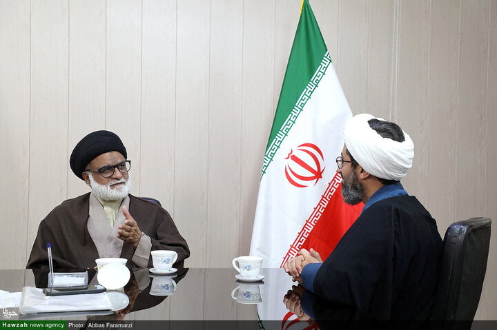 رئيس مجمع علماء أهل البيت (عليهم السلام) والمشرف الأعلى لجامعة الإمام الرضا (عليه السلام) في باكستان يزور "وكالة أنباء الحوزة"