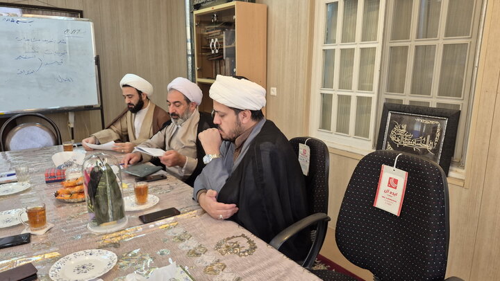 تصاویر/ نشست‌ تخصصی ساماندهی فرآیند ثبت‌نام طلاب کاشان با حضور حجت‌‌الاسلام عینی مدیر پذیرش حوزه‌های علمیه کشور