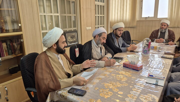 تصاویر/ نشست‌ تخصصی ساماندهی فرآیند ثبت‌نام طلاب کاشان با حضور حجت‌‌الاسلام عینی مدیر پذیرش حوزه‌های علمیه کشور