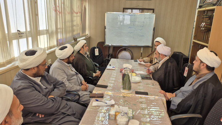 تصاویر/ نشست‌ تخصصی ساماندهی فرآیند ثبت‌نام طلاب کاشان با حضور حجت‌‌الاسلام عینی مدیر پذیرش حوزه‌های علمیه کشور