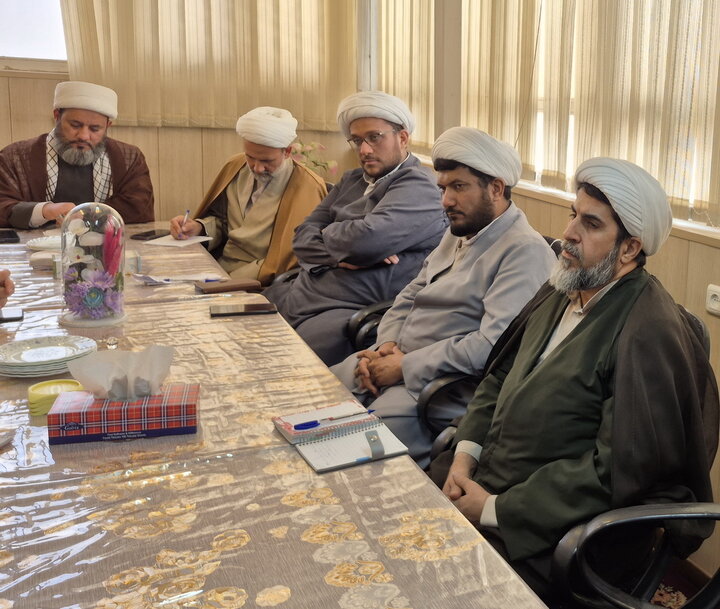 تصاویر/ نشست‌ تخصصی ساماندهی فرآیند ثبت‌نام طلاب کاشان با حضور حجت‌‌الاسلام عینی مدیر پذیرش حوزه‌های علمیه کشور