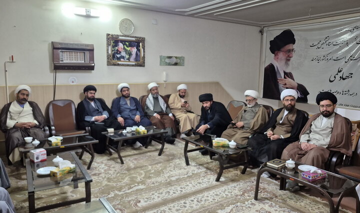 تصاویر/ نشست مدیران آموزش مدارس علمیه کاشان با حضور مدیر پذیرش حوزه‌های علمیه کشور