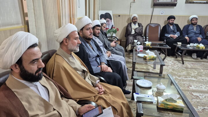 تصاویر/ نشست مدیران آموزش مدارس علمیه کاشان با حضور مدیر پذیرش حوزه‌های علمیه کشور