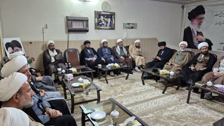 تصاویر/ نشست مدیران آموزش مدارس علمیه کاشان با حضور مدیر پذیرش حوزه‌های علمیه کشور