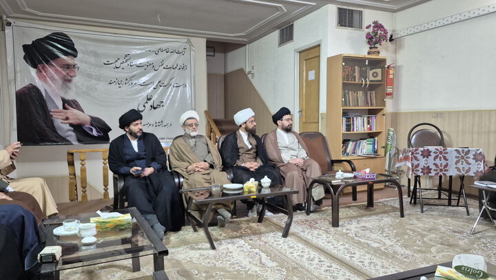 تصاویر/ نشست مدیران آموزش مدارس علمیه کاشان با حضور مدیر پذیرش حوزه‌های علمیه کشور