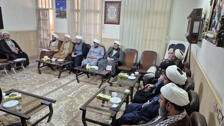 تصاویر/ نشست مدیران آموزش مدارس علمیه کاشان با حضور مدیر پذیرش حوزه‌های علمیه کشور