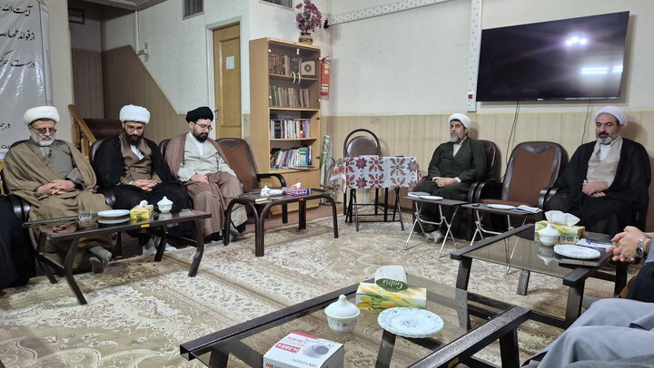 تصاویر/ نشست مدیران آموزش مدارس علمیه کاشان با حضور مدیر پذیرش حوزه‌های علمیه کشور