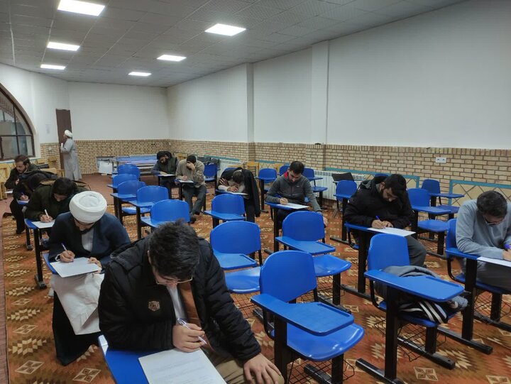 تصاویر/ امتحانات پایان ترم اول طلاب مدارسه علمیه منطقه کاشان