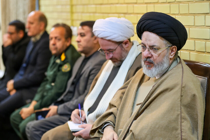 تصاویر | جلسه سیاست گذاری و برنامه ریزی بزرگداشت ایام الله دهه فجر در تبریز