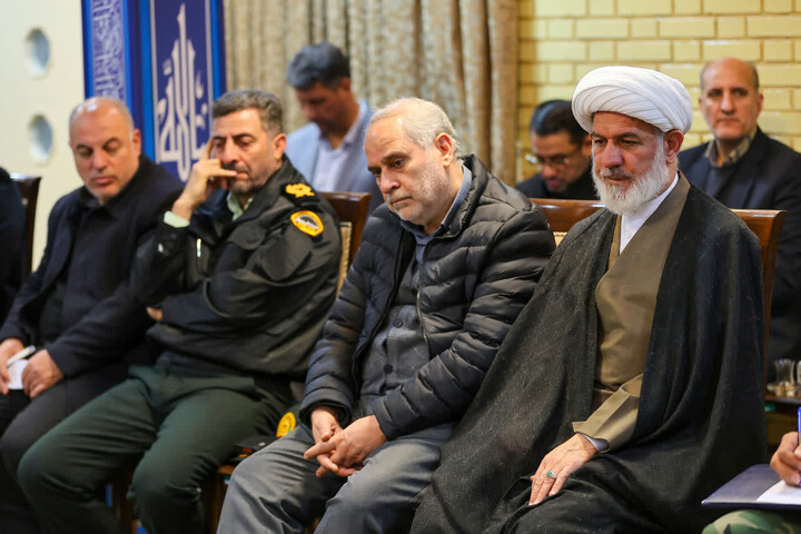 تصاویر | جلسه سیاست گذاری و برنامه ریزی بزرگداشت ایام الله دهه فجر در تبریز