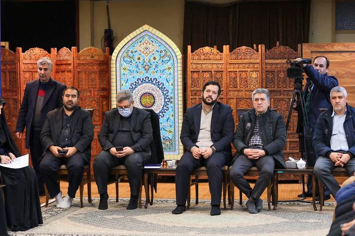 تصاویر | جلسه سیاست گذاری و برنامه ریزی بزرگداشت ایام الله دهه فجر در تبریز