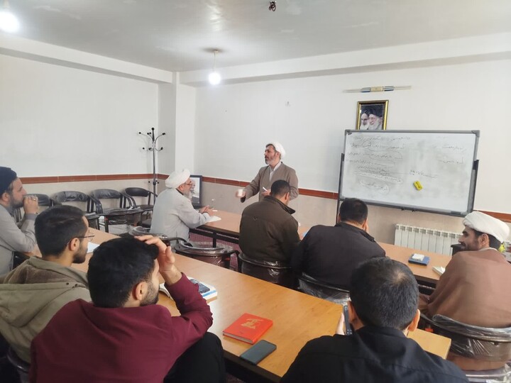 تصاویر / کلاس های طرح ولایت در مدرسه علمیه علوی هیدج