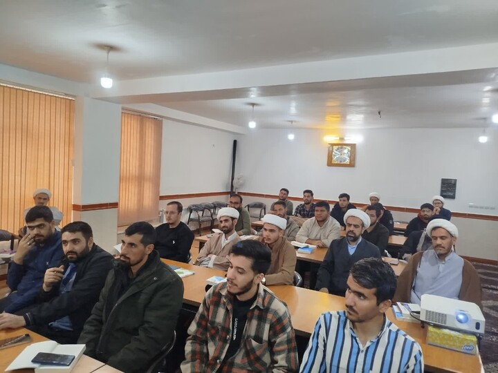 تصاویر / کلاس های طرح ولایت در مدرسه علمیه علوی هیدج