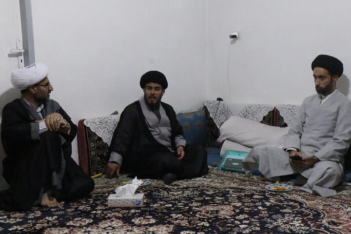 دیدار حجت‌الاسلام عباس رضایی معاون تبلیغ استان کرمان با حجت‌الاسلام رفیعی‌نسب مبلغ طرح هجرت روستای ابارق شهرستان بم.