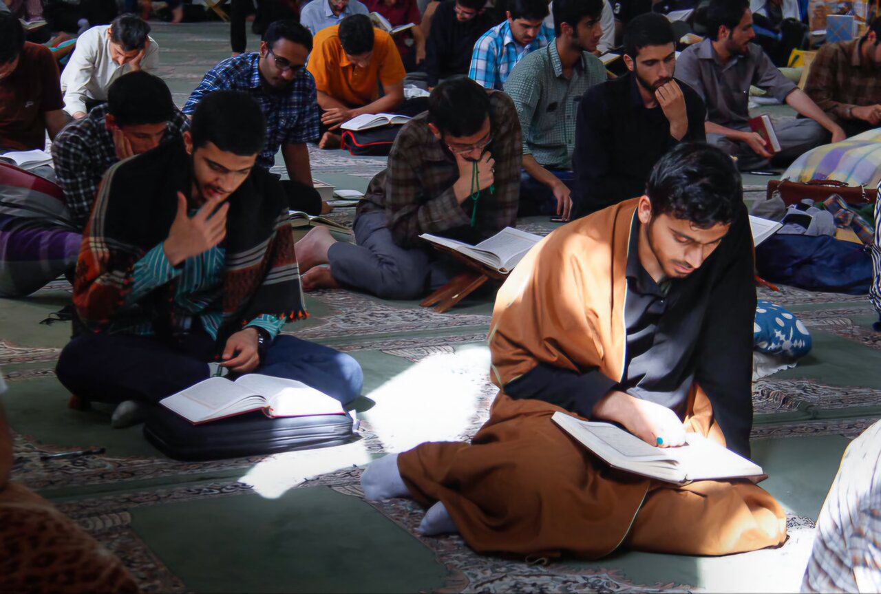 چگونه اعتکاف معنوی و باهیجان برای نوجوانان برگزار کنیم؟