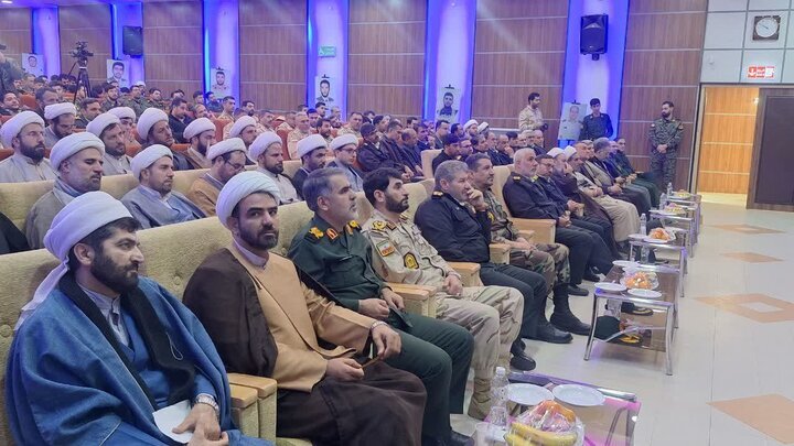 نیروهای نظامی و انتظامی مایه اقتدار حاکمیت است