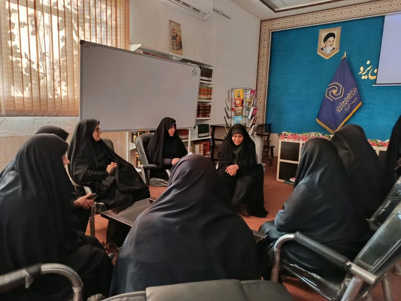 برگزاری نشست "راهکارهای عملیاتی امر به معروف در جامعه" با حضور طلاب خواهر یزدی