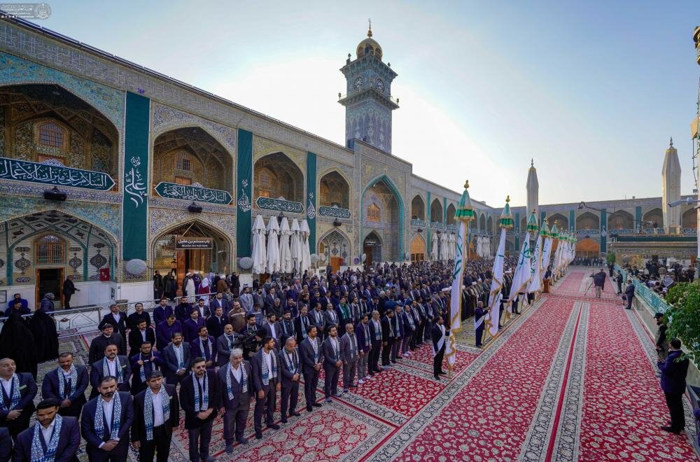 در آستانه میلاد امیر مؤمنان علی (علیه السلام)؛ پرچم «ولید الکعبه» در آستان مقدس علوی برافراشته شد + تصاویر