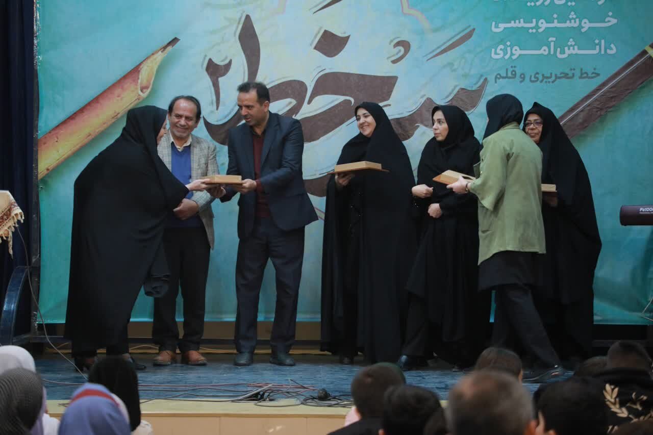 رویداد خوشنویسی «سَر خَط» در کاشان به ایستگاه پایانی رسید+تصاویر