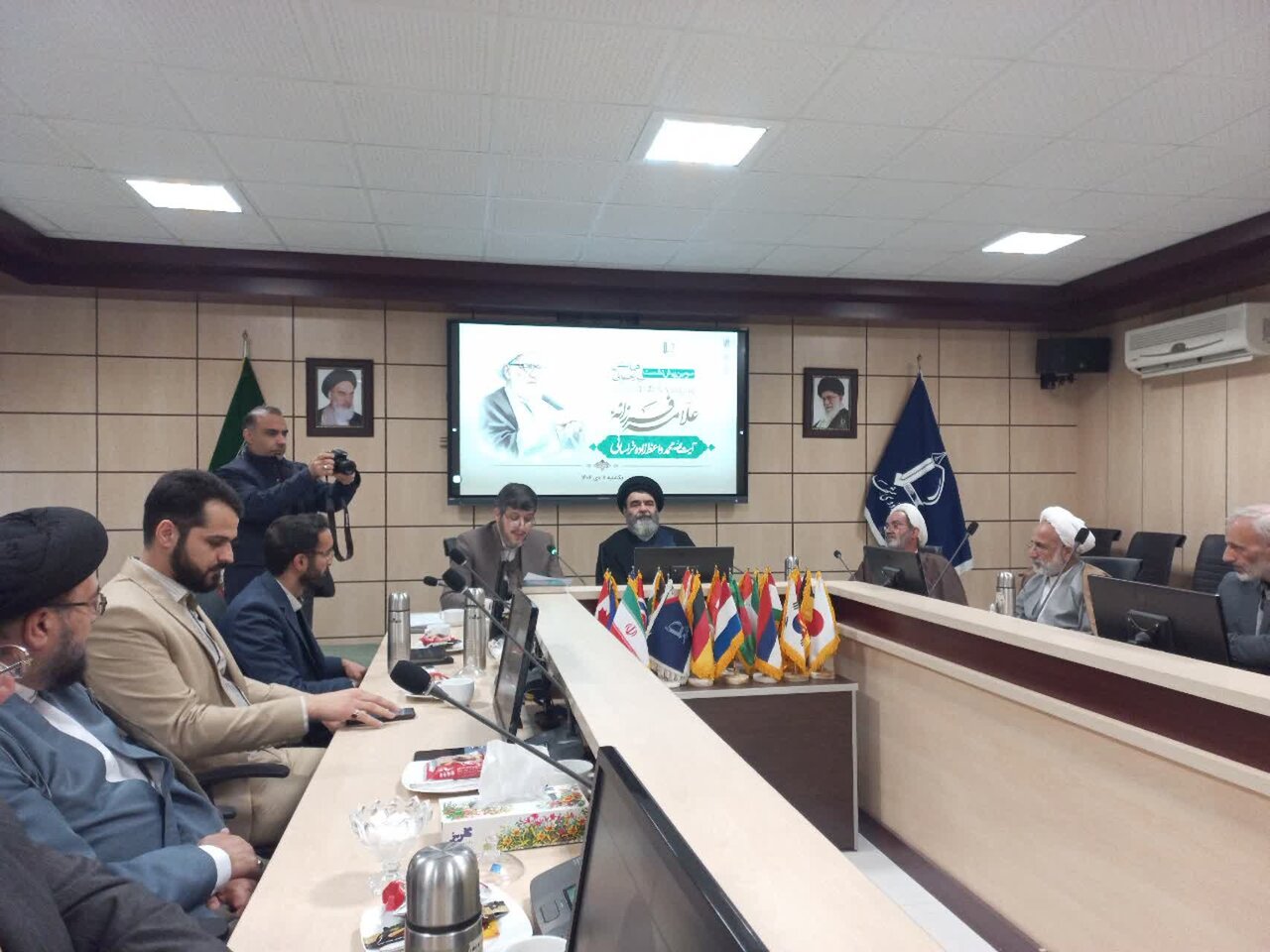 تدریس و پژوهش‌های آیت‌الله واعظ زاده خراسانی راهنمای نسل‌های بعدی علوم اسلامی است