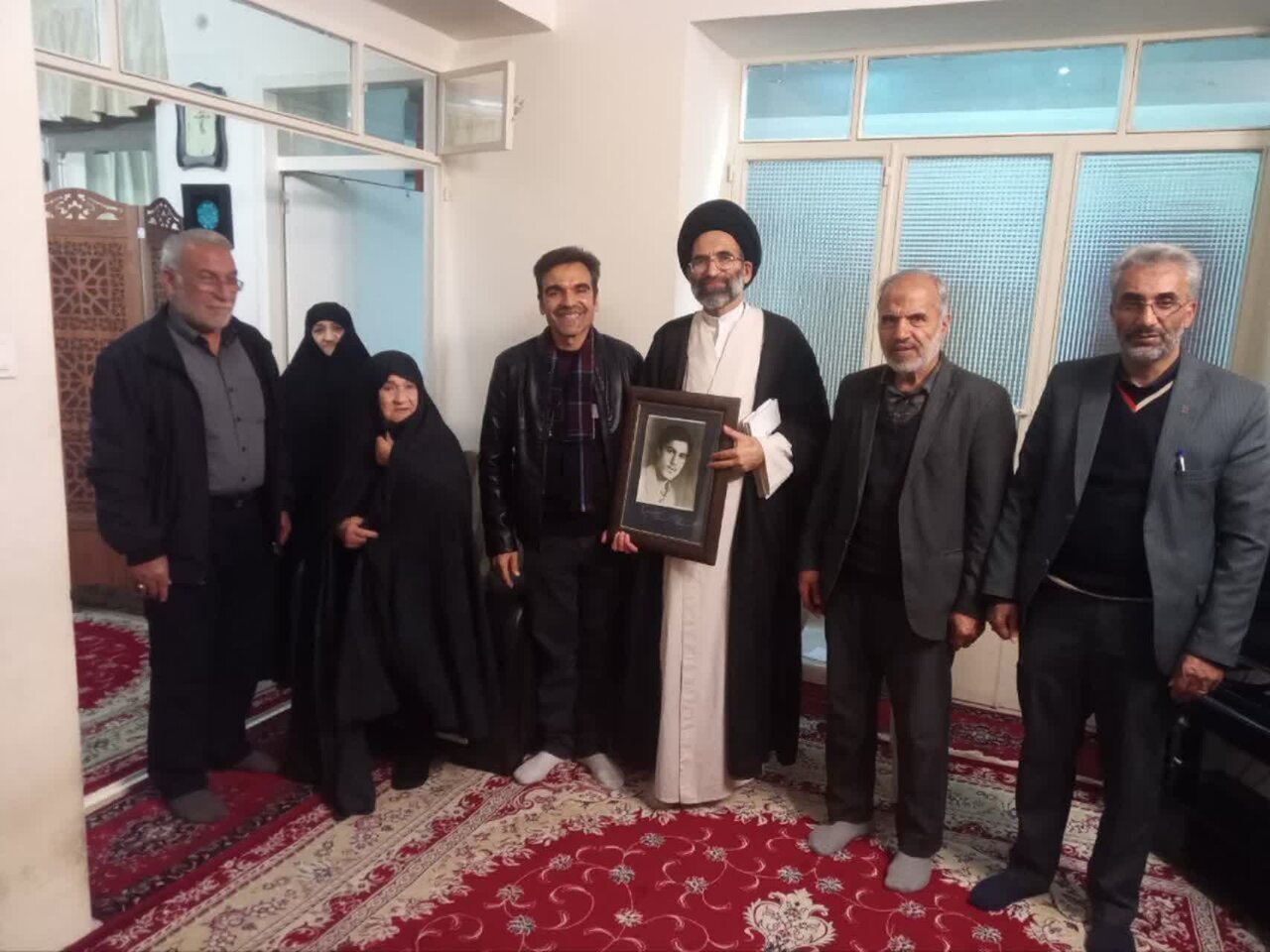 دیدار امام جمعه کاشان با تعدادی از خانواده‌های شهدا + عکس