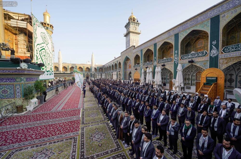 Bendera “Walid al-Ka‘bah” Dikibarkan di Makam Suci Imam Ali (as)